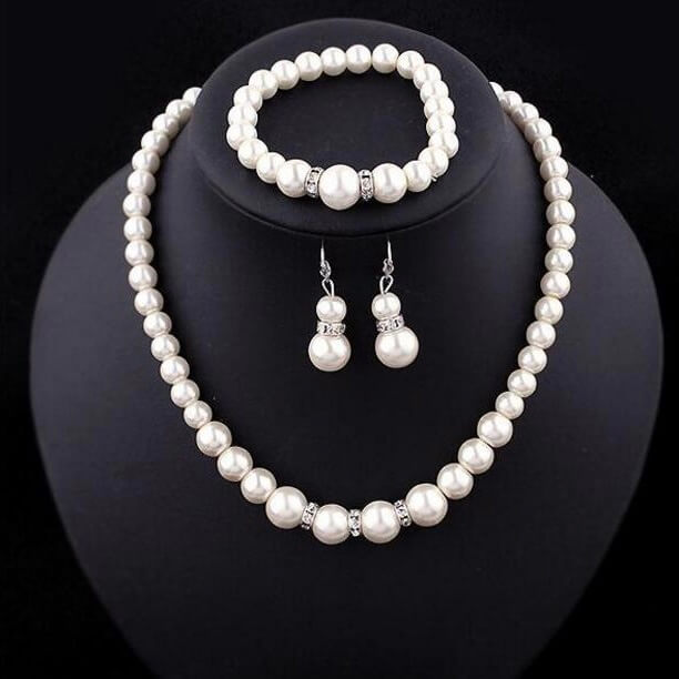 Klasikinio stiliaus perlų imitacijos papuošalų rinkinys